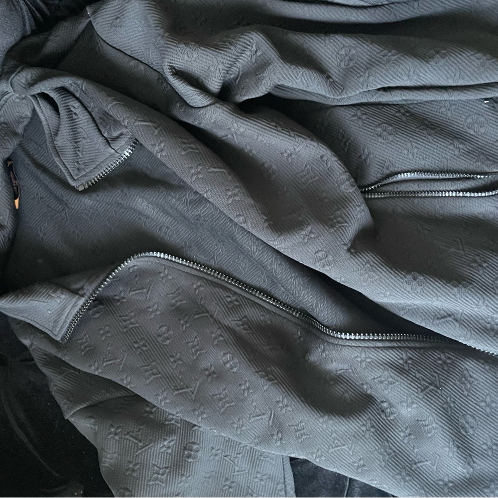 Men’s Louis V monogram sweat top zipper